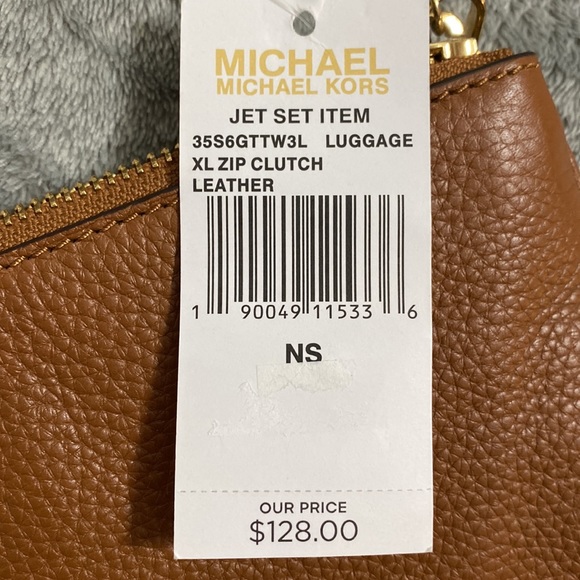 Michael Kors jet set XL zip clutch leather, never used, tags still attached